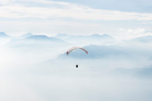 Gleitschirm, Wolkenstimmung, Traumlandschaft, Abendstimmung, Paraglider, Paragliding, Gleitschirmfliegen, Venetien, Italien Gleitschirm, Wolkenstimmung, Traumlandschaft, Abendstimmung, Paraglider, Paragliding, Gleitschirmfliegen, Venetien, Italien